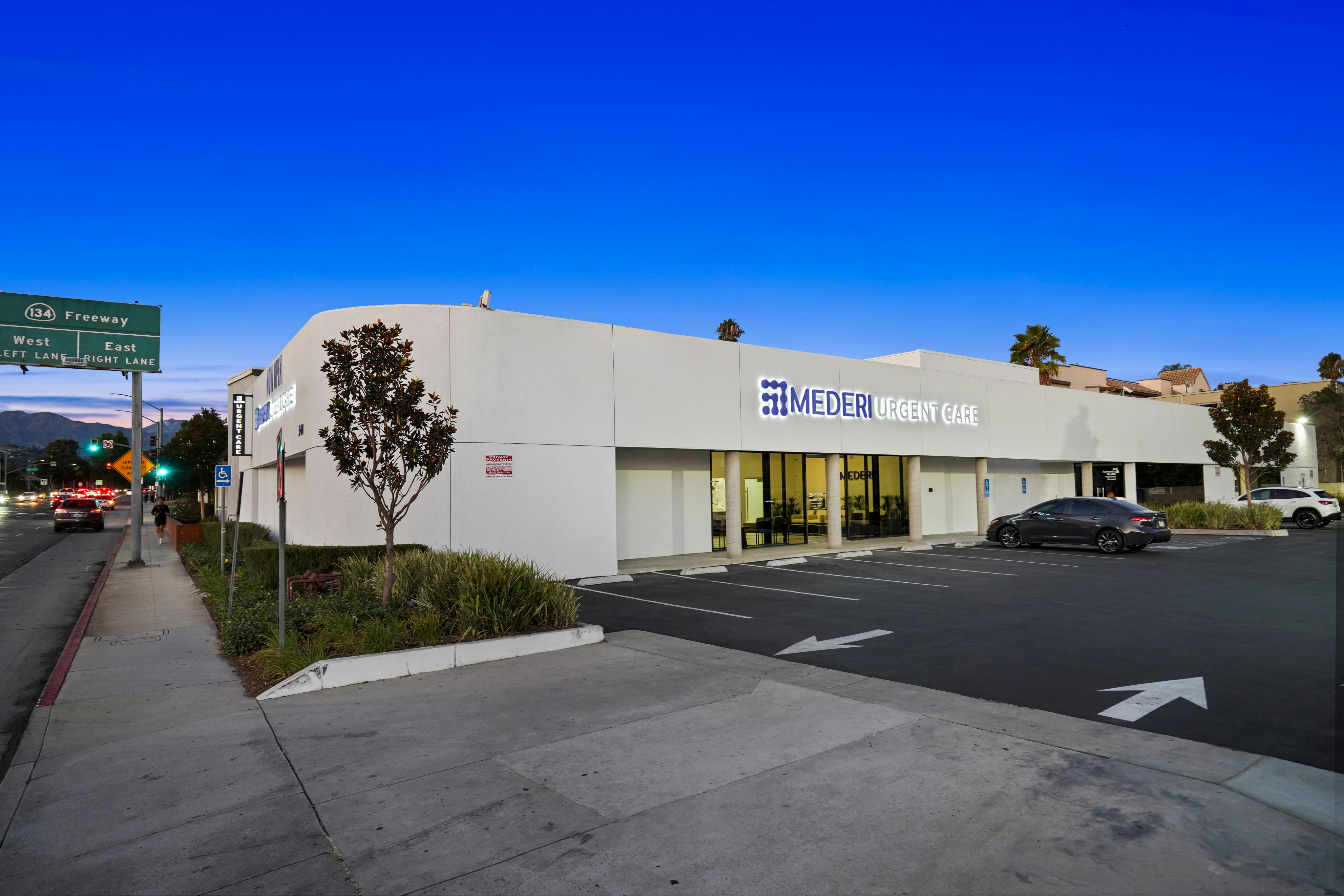 Mederi Glendale reception area