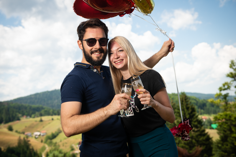 par sa balonima i šampanjcem