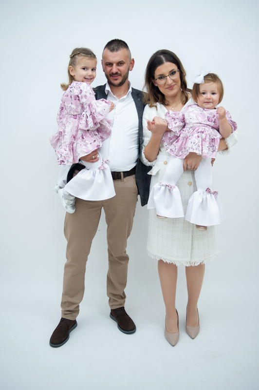 porodična fotografija u studiju