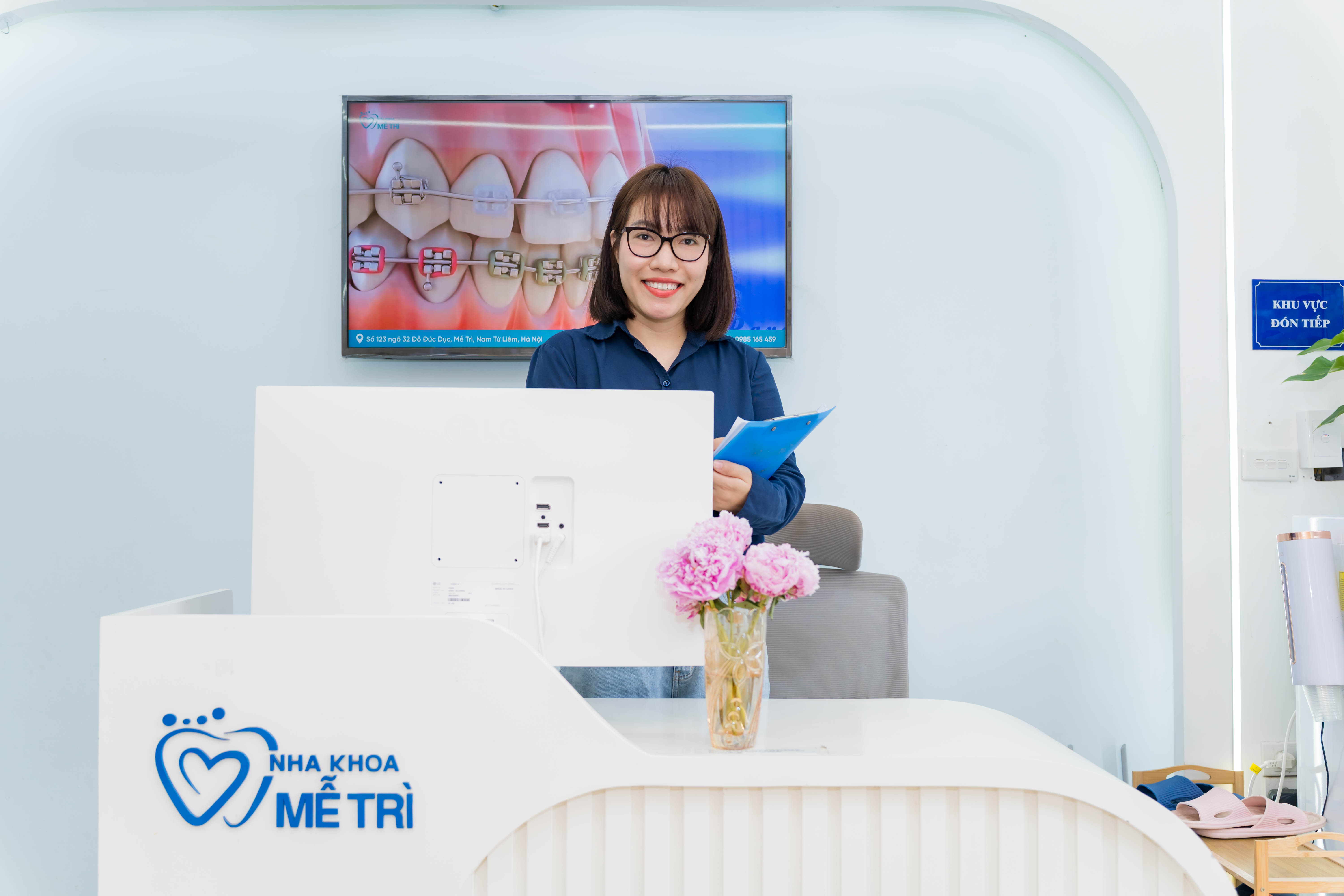 phòng khám nha khoa hiện đại - khu vực lễ tân