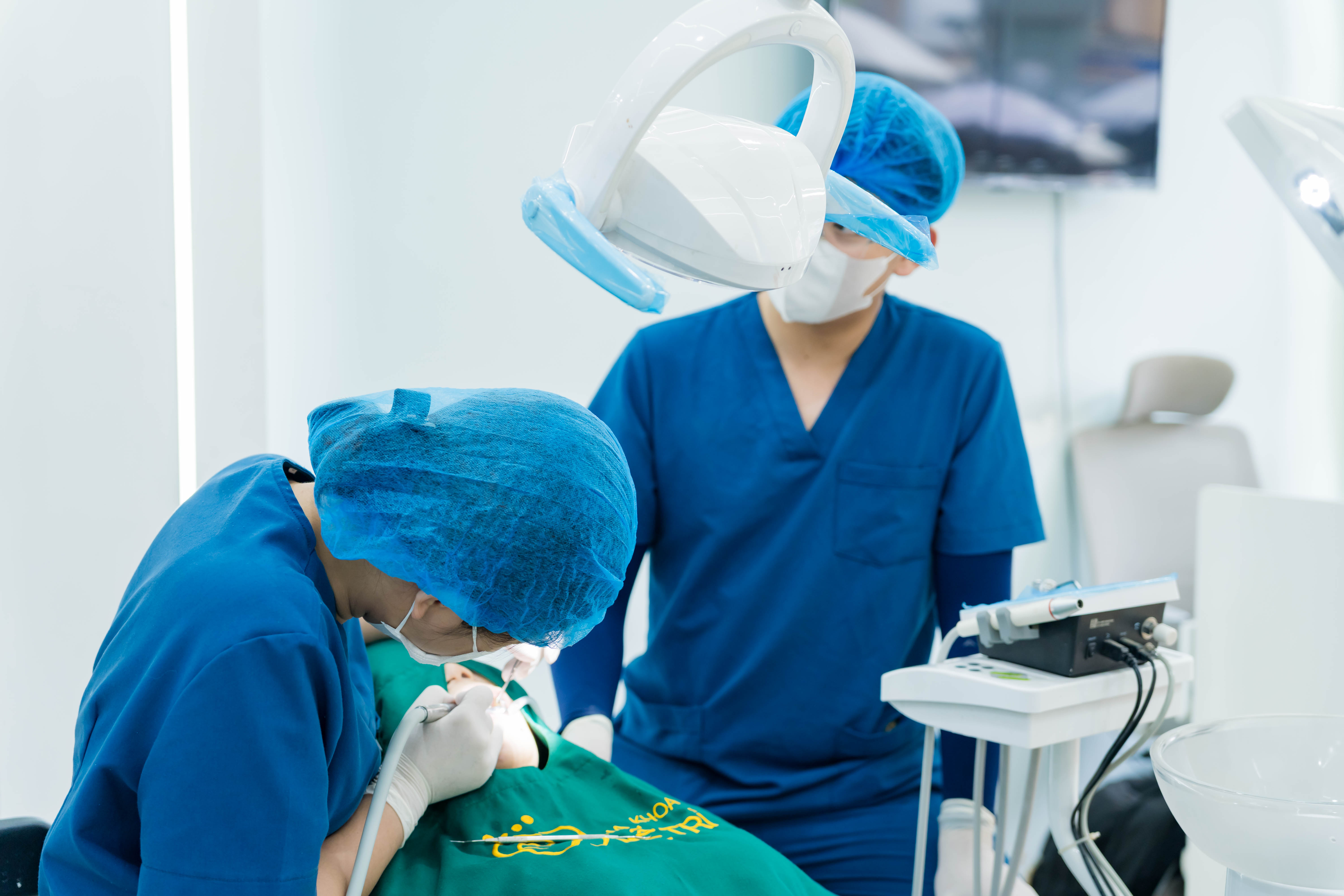 Lấy cao răng tại Nha Khoa Mễ Trì