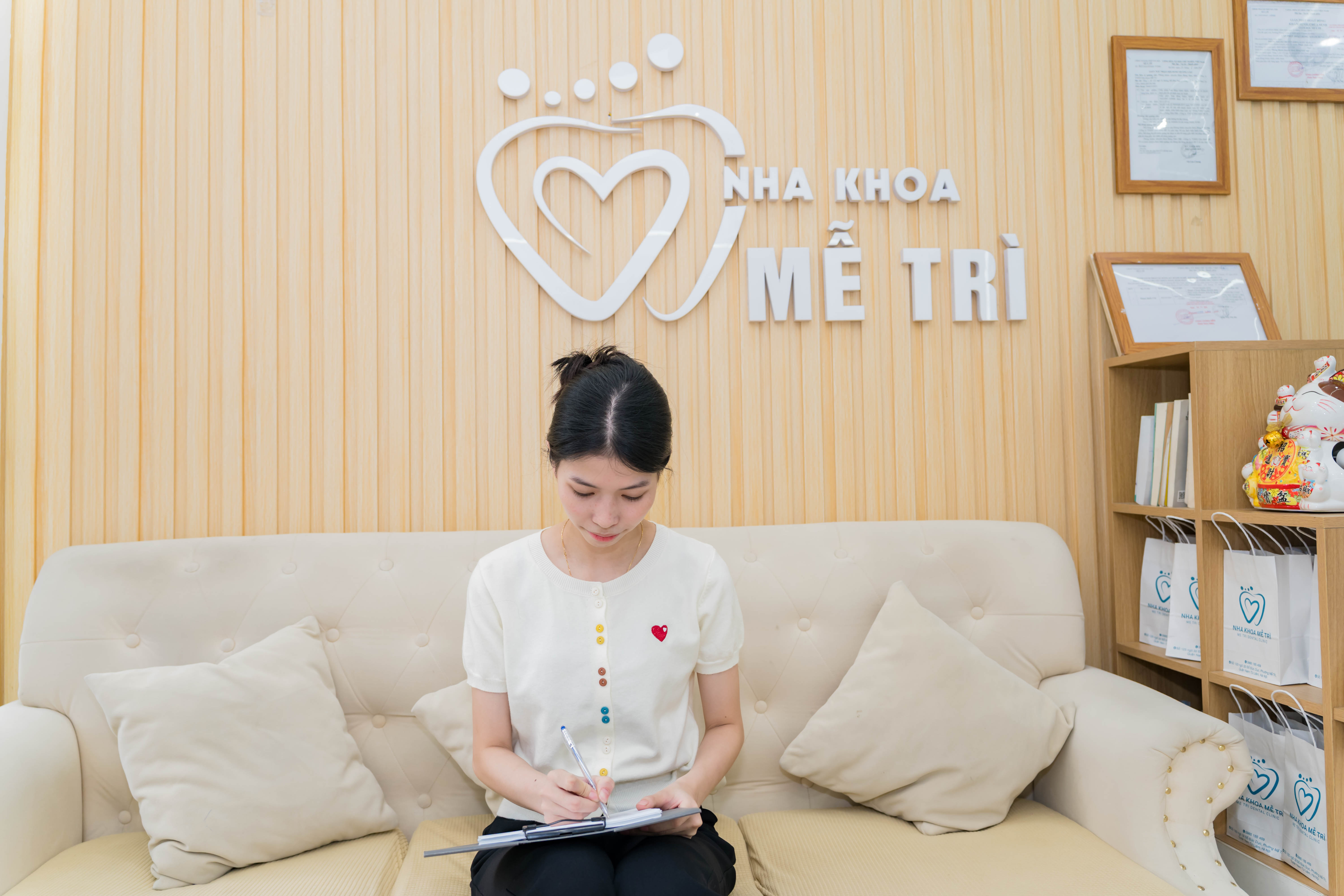 What Dental Records Should You Send Before Implant Treatment Abroad?