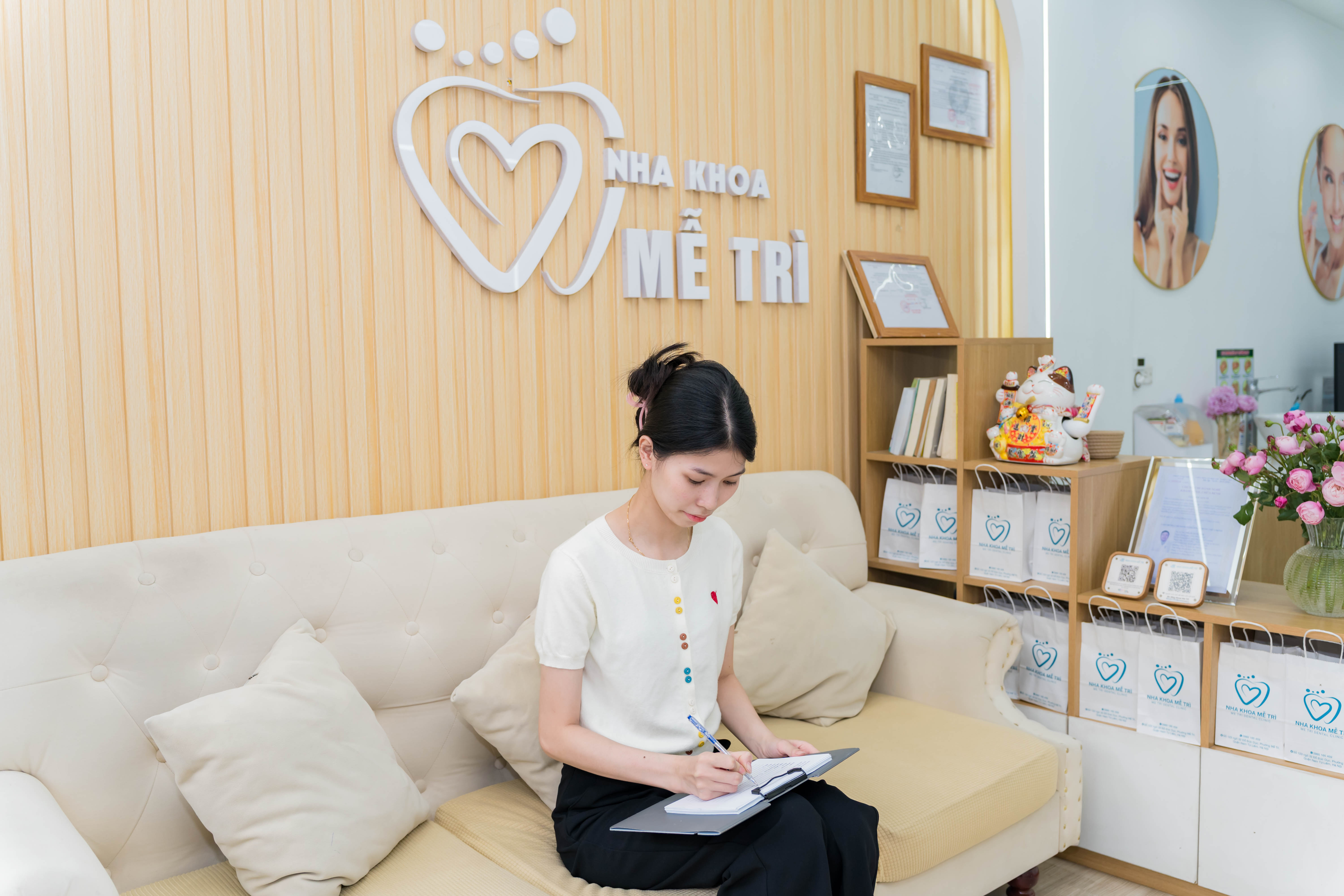 phòng khám nha khoa hiện đại - phòng chờ