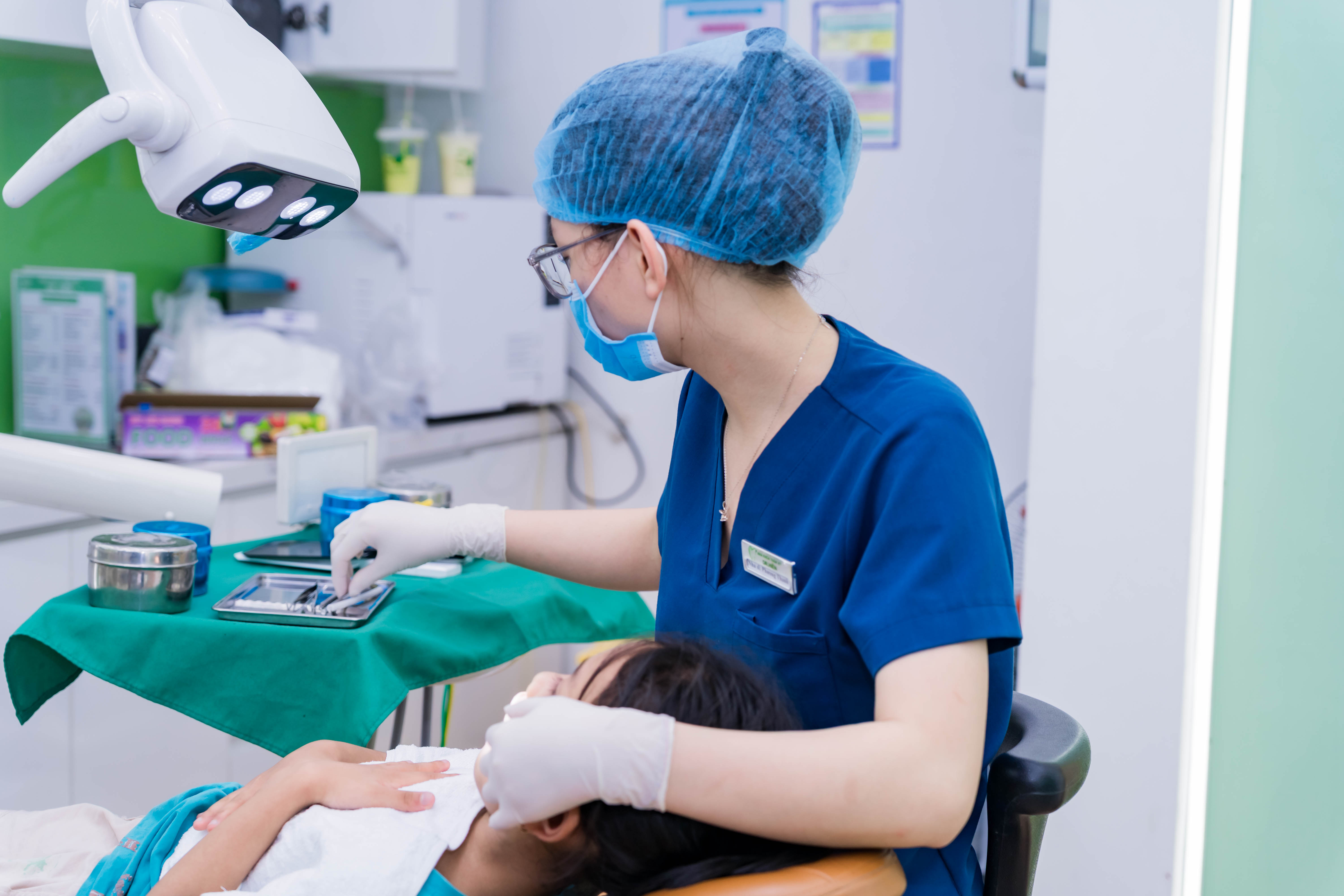 Mất răng lâu năm có trồng Implant được không? Những điều cần biết