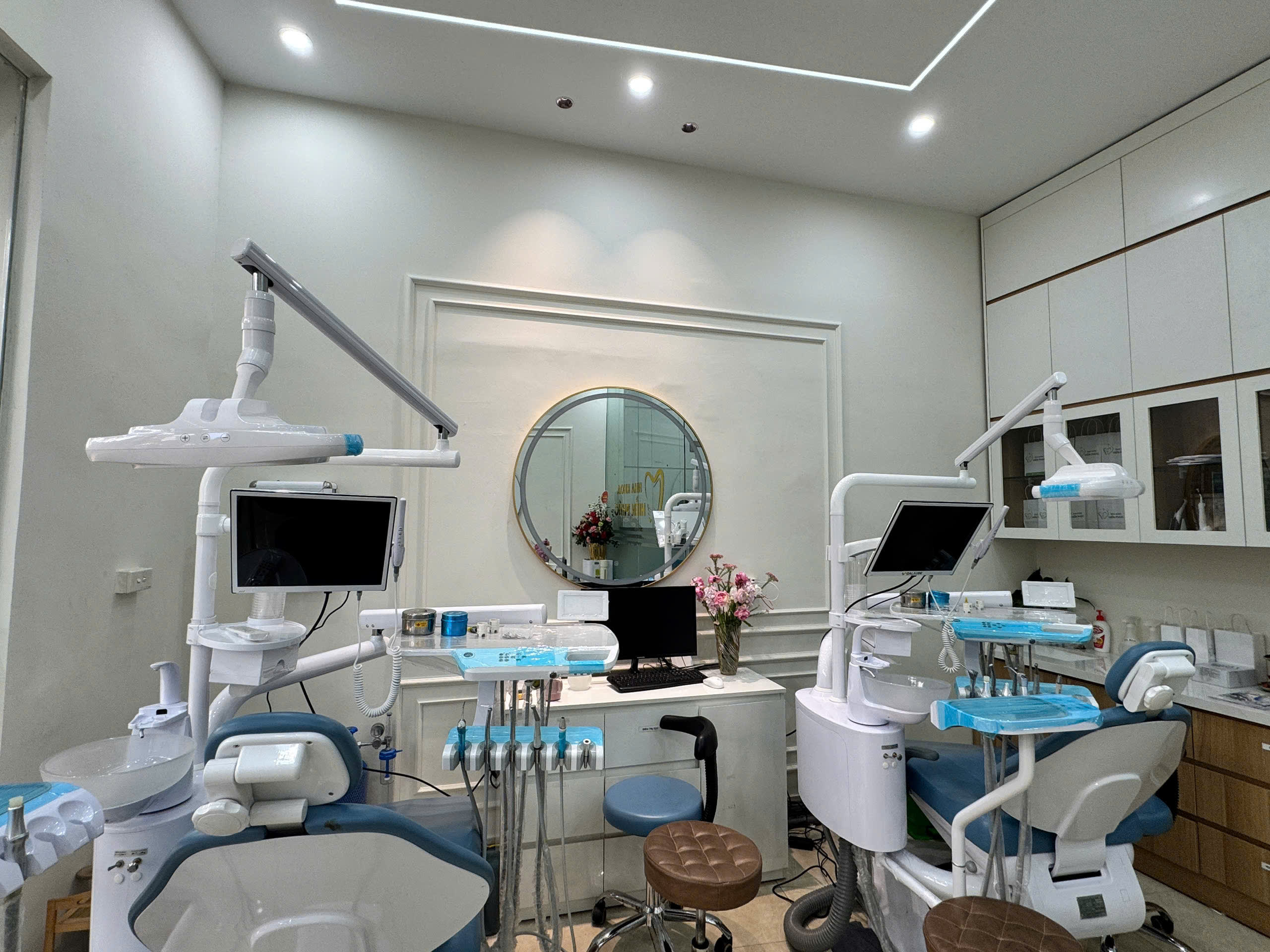 Hình ảnh khu vực lễ tân tại Nha Khoa Hiền Phúc