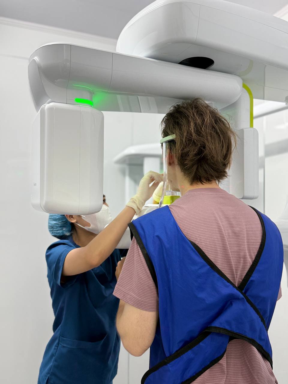Khách hàng được chụp CT Cone Beam để đánh giá trước khi điều trị implant