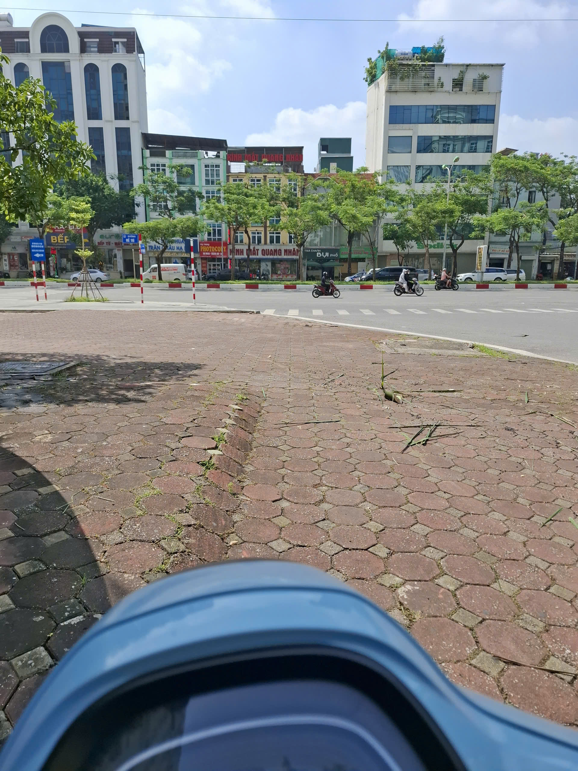 A quiet street where I sometimes visit