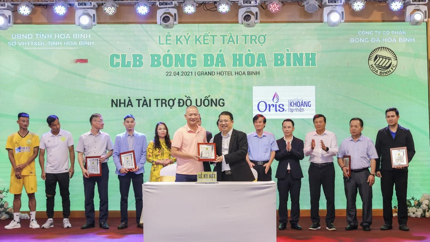 Nước Khoáng Oris Chính Thức Đồng Hành Cùng Hòa Bình FC
