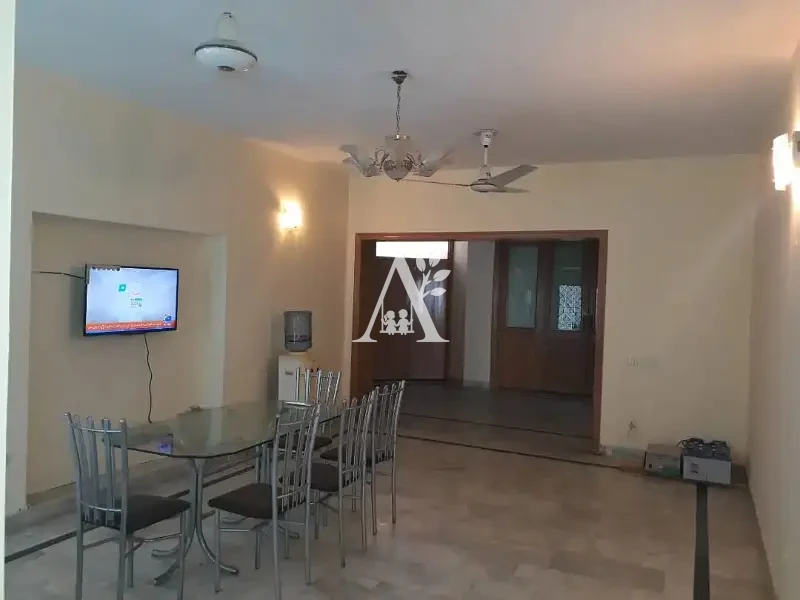 Girls hostel for rent in G-6, Islamabad photo 5