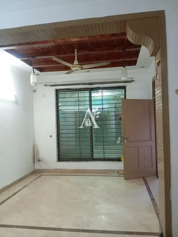 House for rent in G-10, Islamabad photo 4