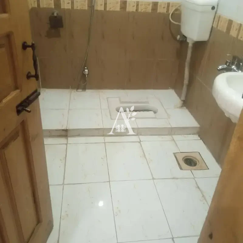 Ground portion house for rent in G-11/2, Islamabad photo 3