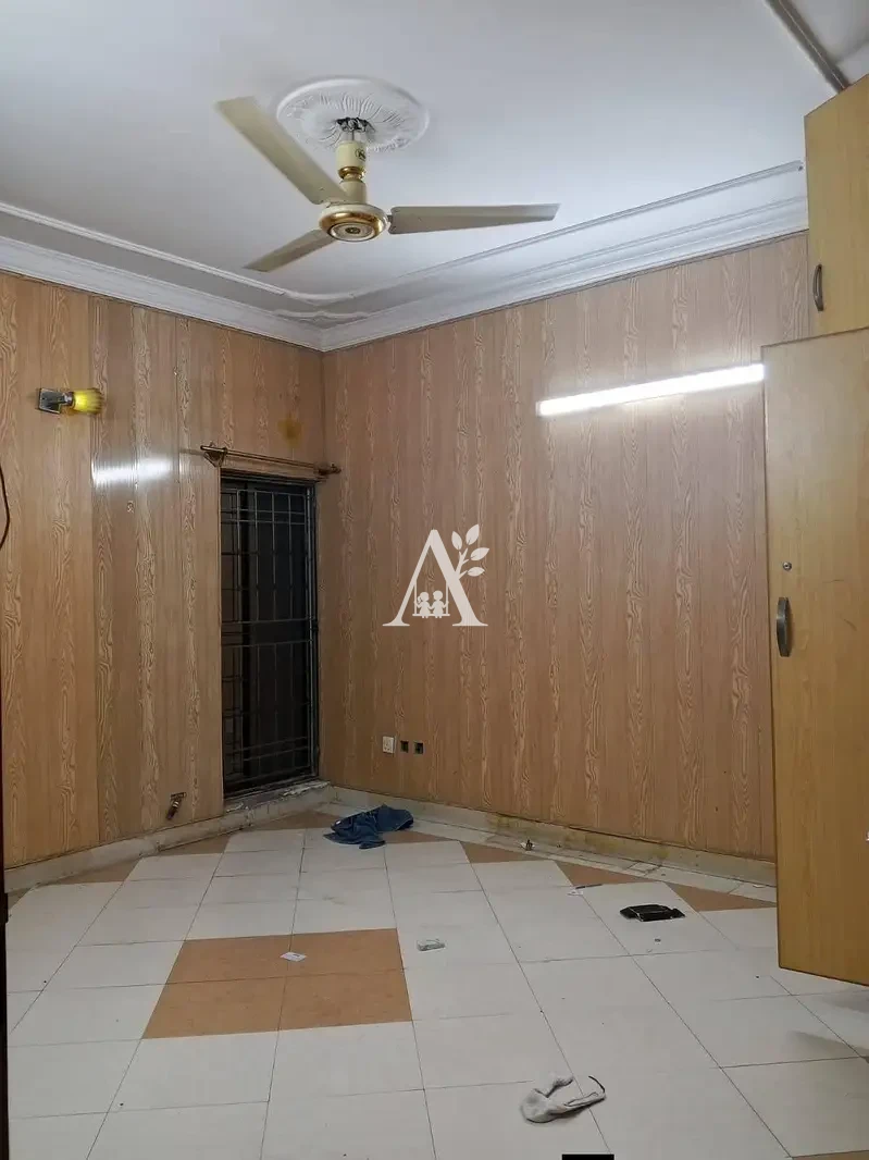 Ground portion house for rent in G-11/3, Islamabad photo 3