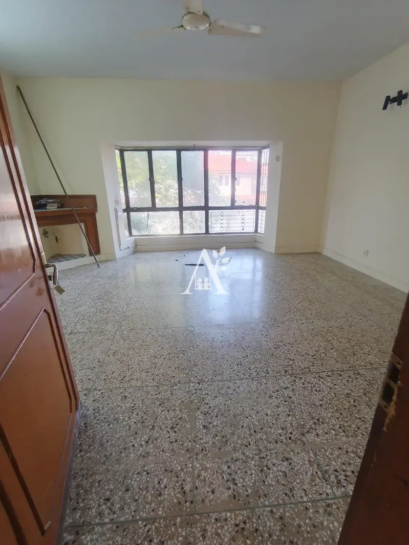 House for rent in G-10/2, Islamabad photo 3