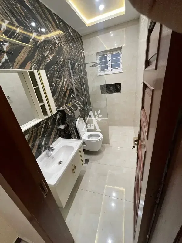 Upper portion house for rent in E-11/2, Islamabad photo 4