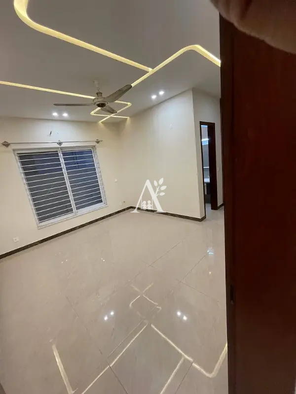 Upper portion house for rent in E-11/2, Islamabad photo 5