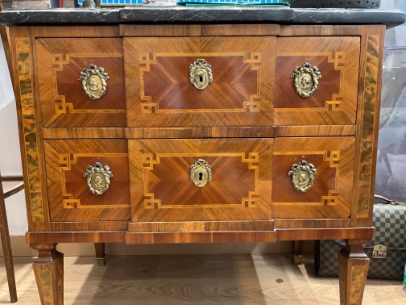 Gallery Joseph achat toute Antiquité, objet d’art. Meubles bronze, Tapis, tapisserie, art de Chine et du Japon.