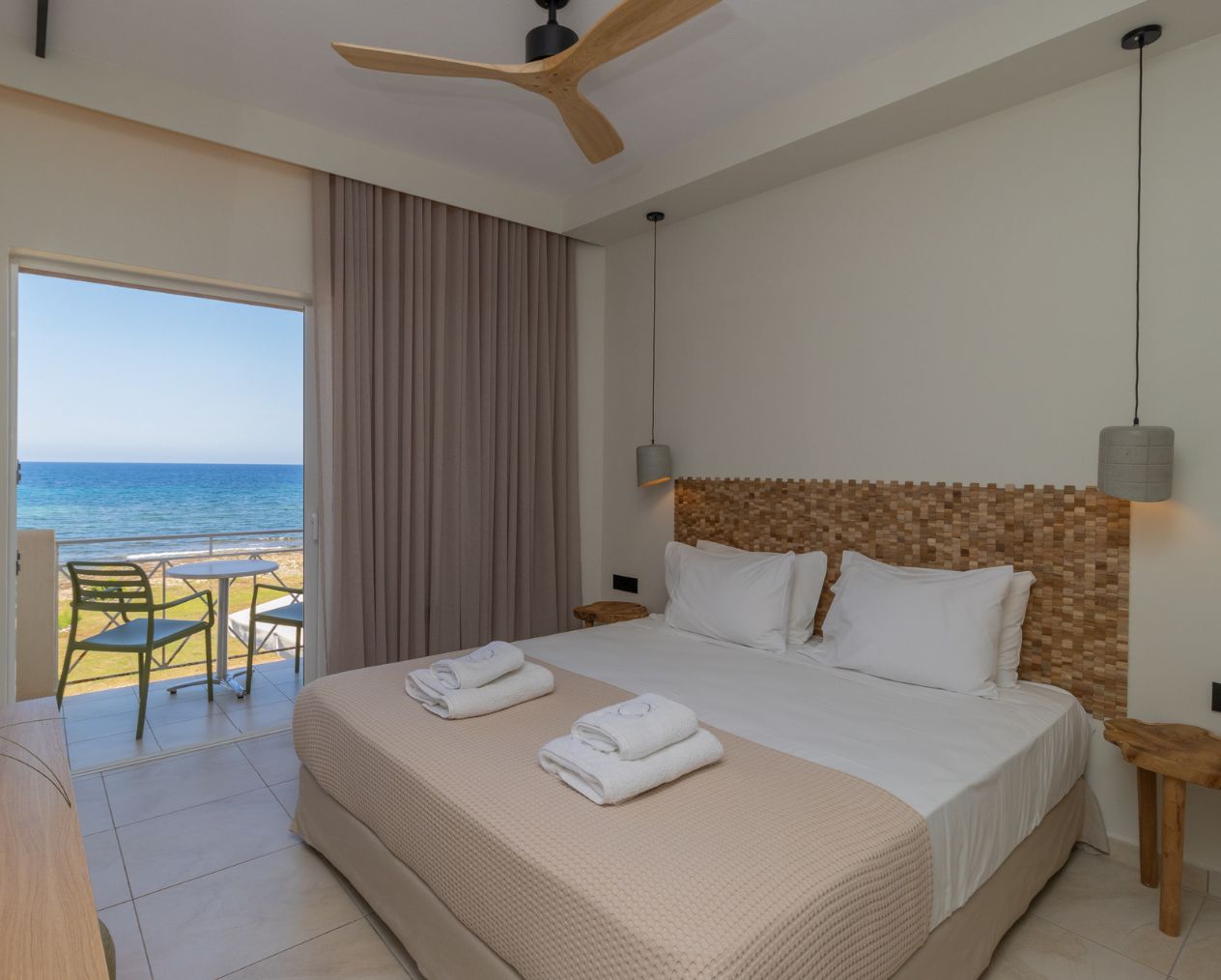 Artina Hotel Room
