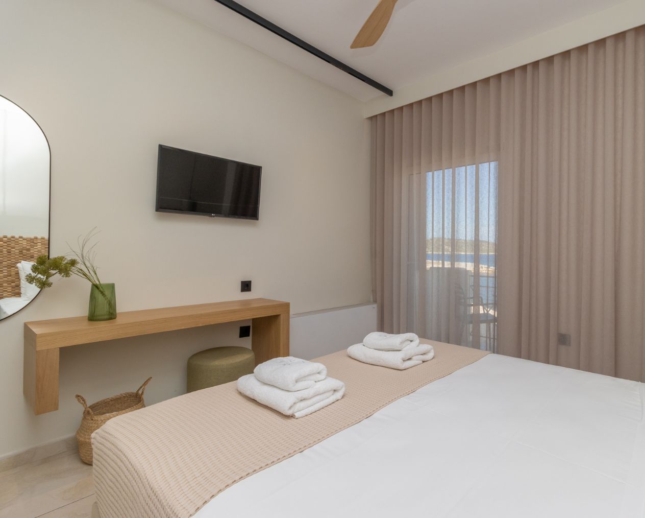 Artina Hotel Room