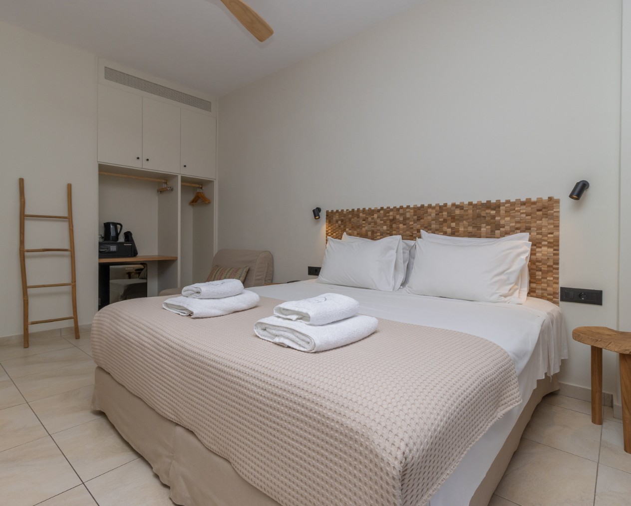 Artina Hotel Room