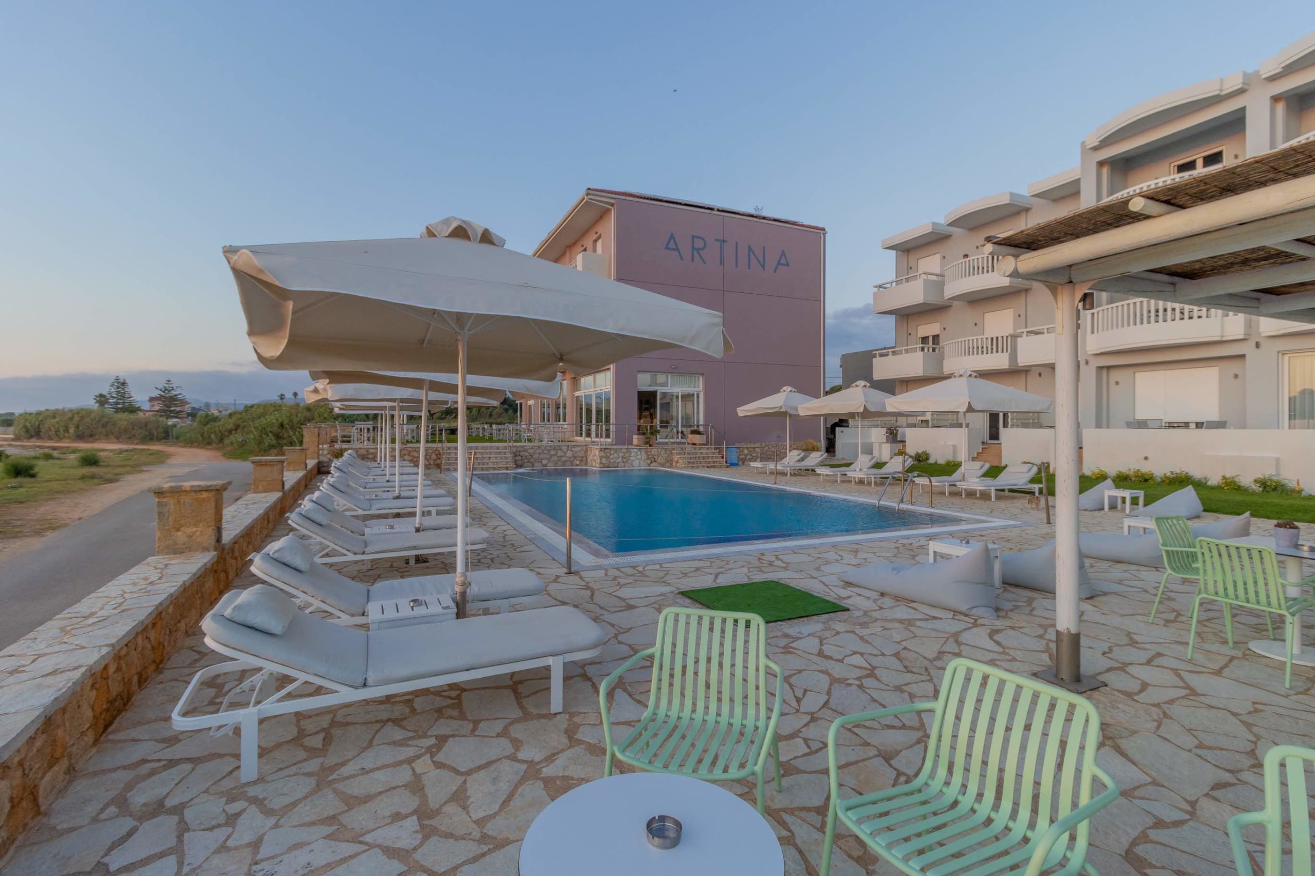 Pool Bar