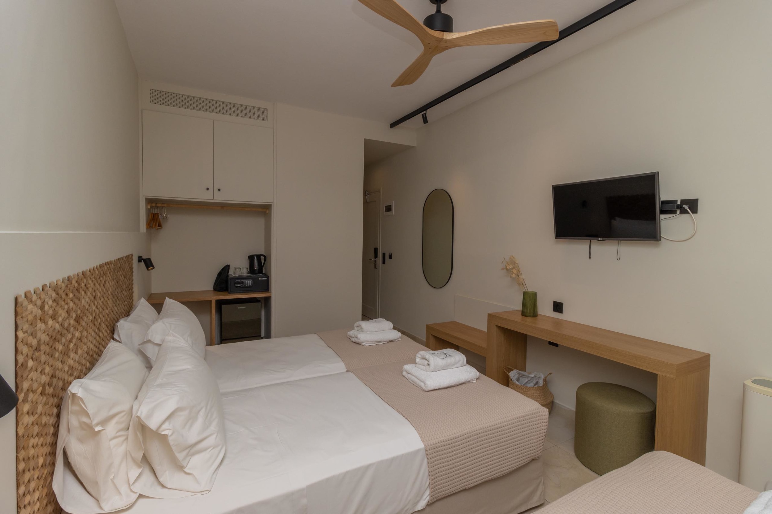 Triple Side Room Artina Hotel