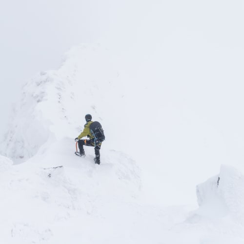 Chris at the start of the CMD Arete, going down. It’s very snowy with low visibility. The ridge is only just visible.