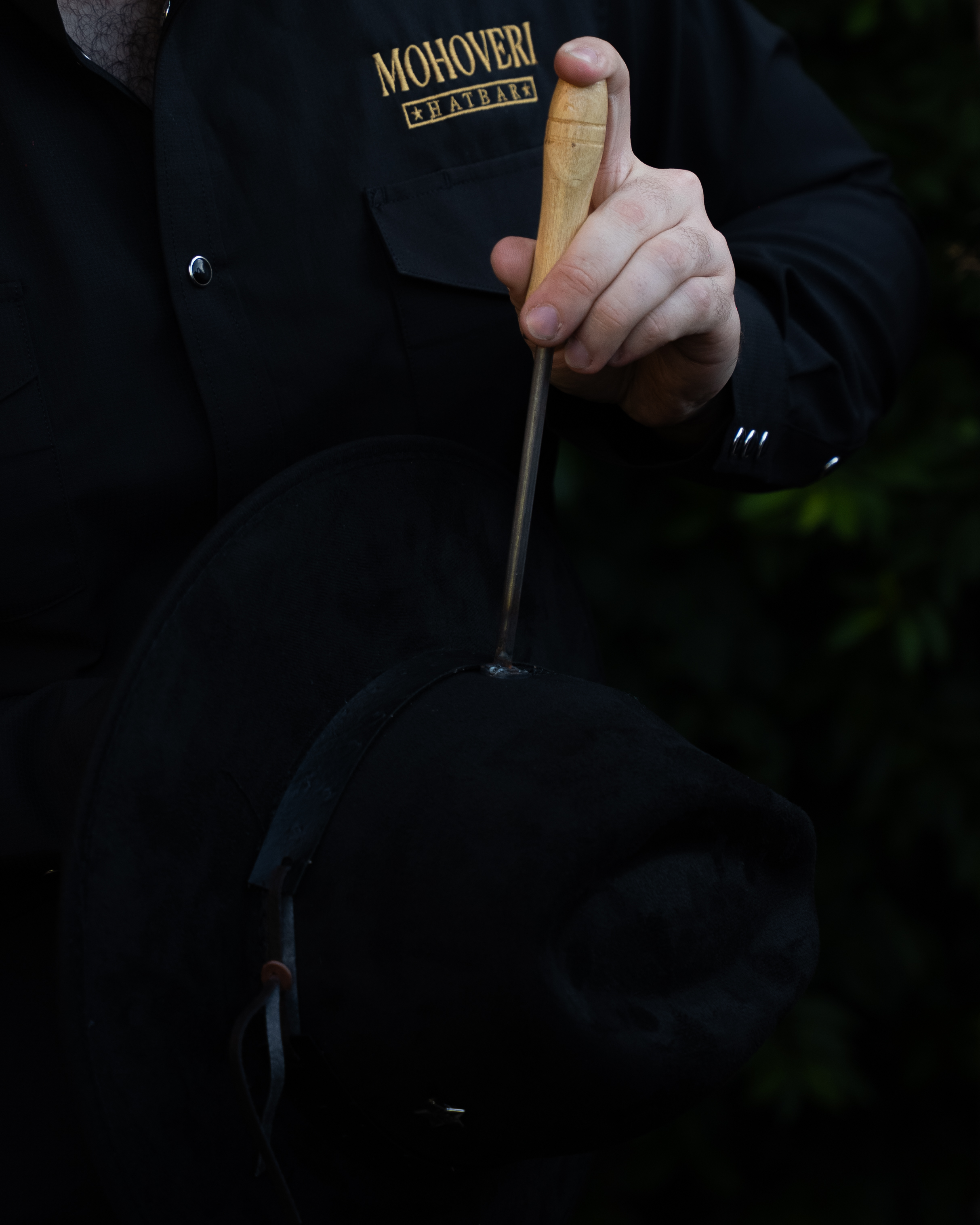 Personalización de sombrero en evento