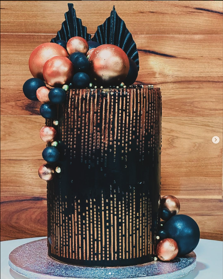cake image of 8" / 8" (£165)
