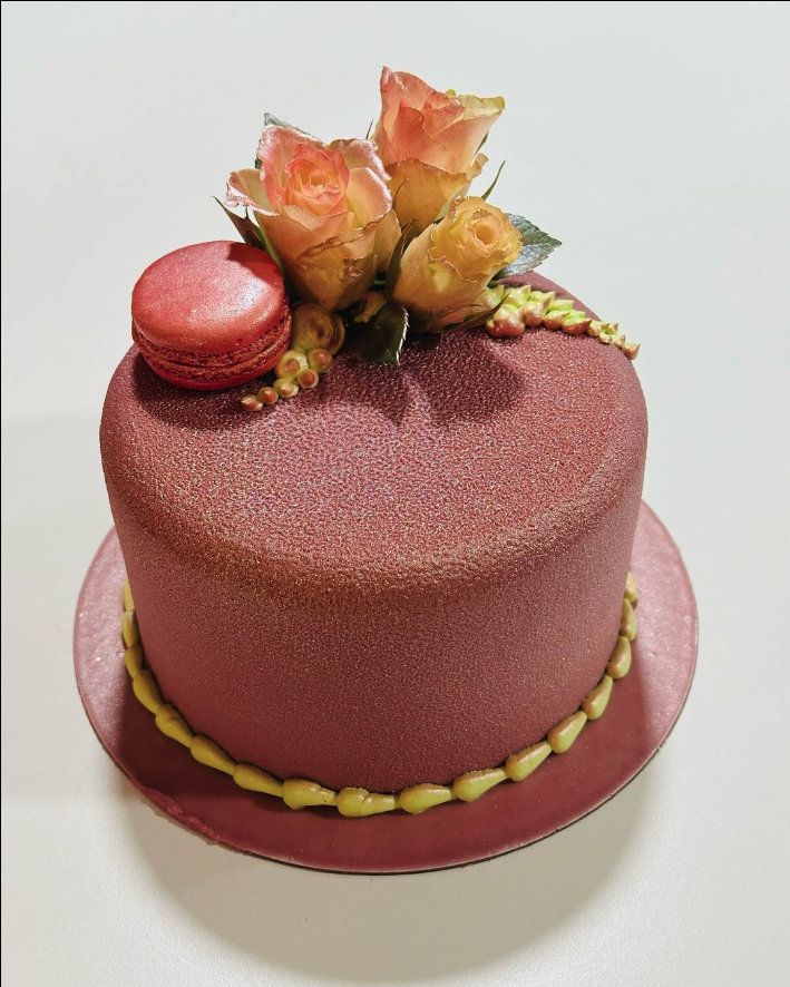 cake image of 6" / 4" - £45