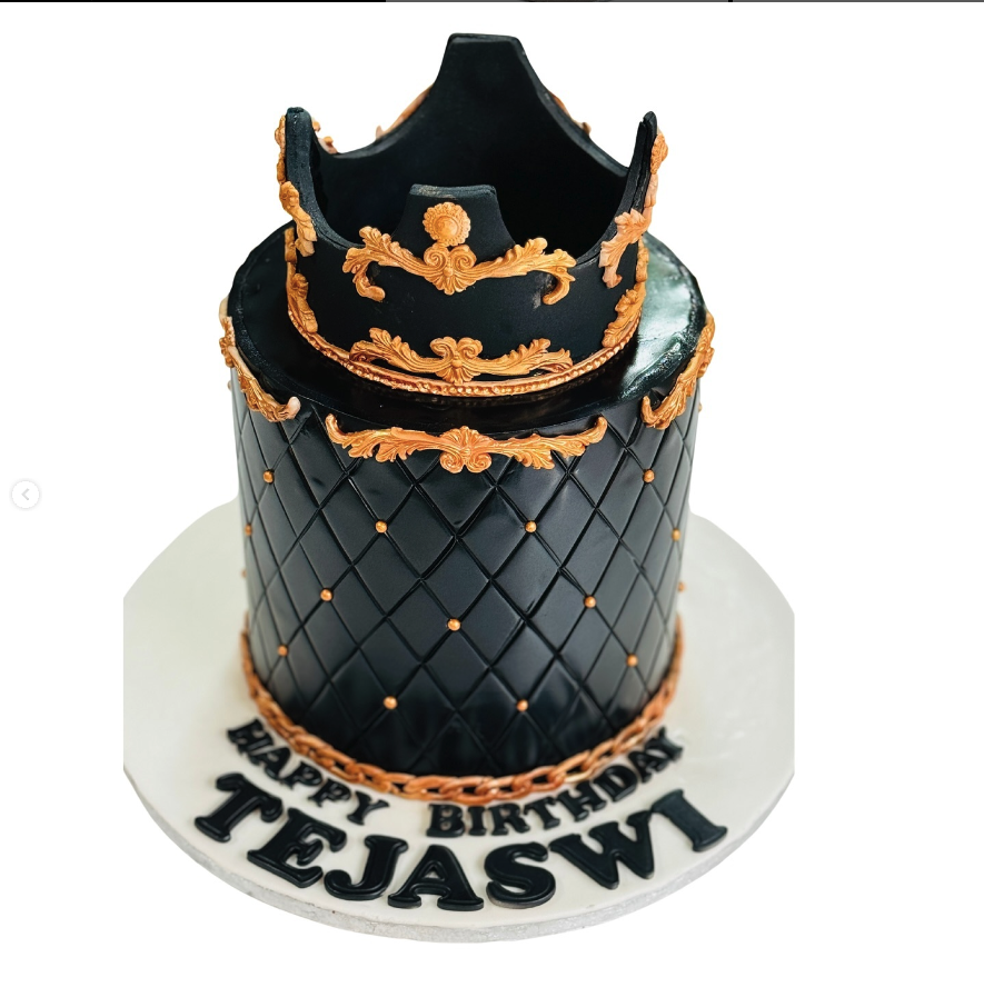 cake image of 8" / 8" Fondant - £175