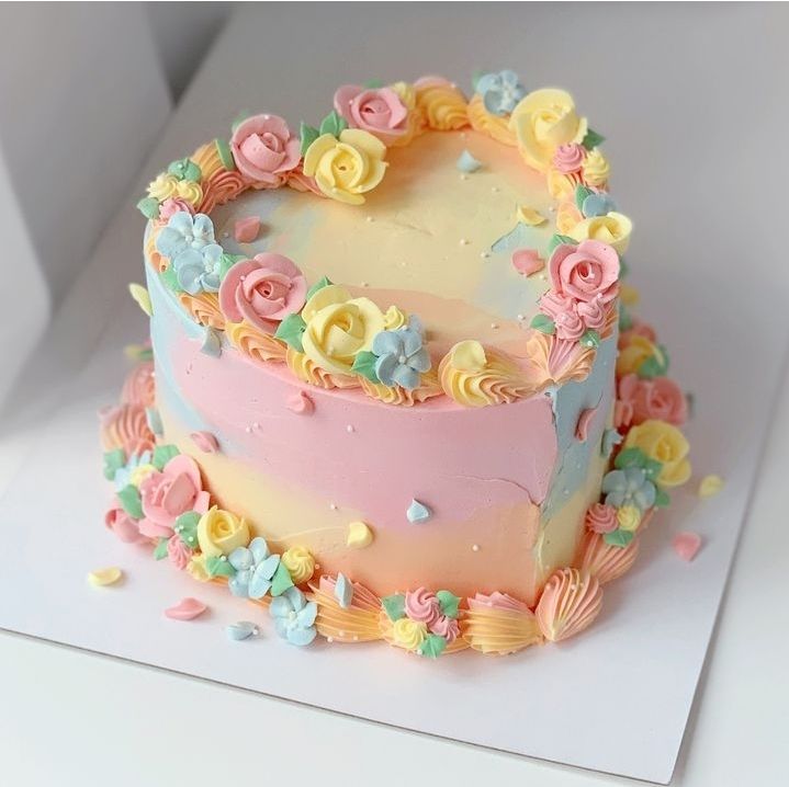 cake image of 8" / 5" - £85