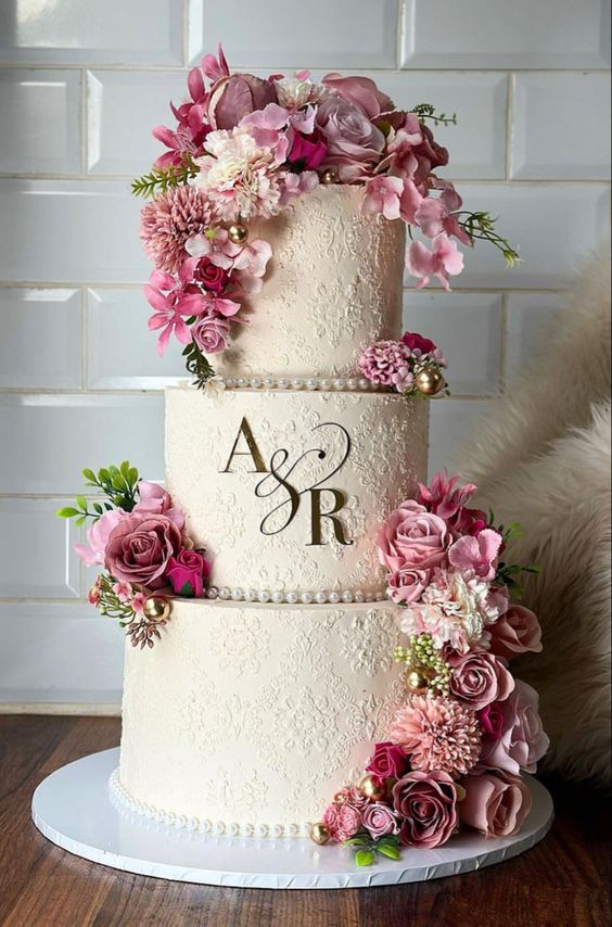cake image of 12"/4.5" , 8"/4.5" & 6"/4.5" - £475 (Fondant)