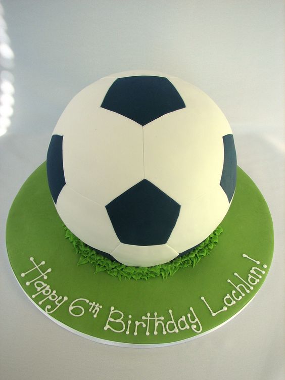 cake image of 8" / 6" Fondant (£95)