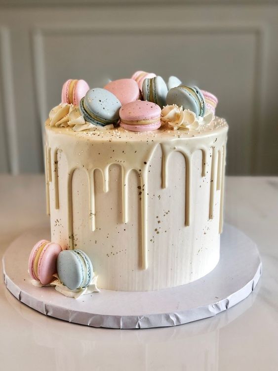 cake image of 8" / 6" (£75)