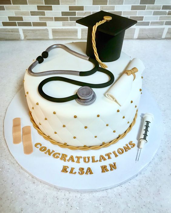 cake image of 8" / 4" Fondant (£75)