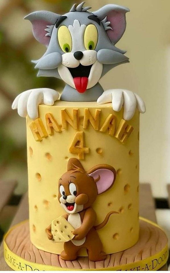 cake image of 6" / 6" Fondant (£95)