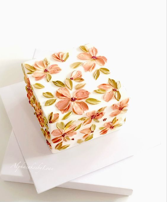 cake image of 8" / 8" / 4"  Square (£45)