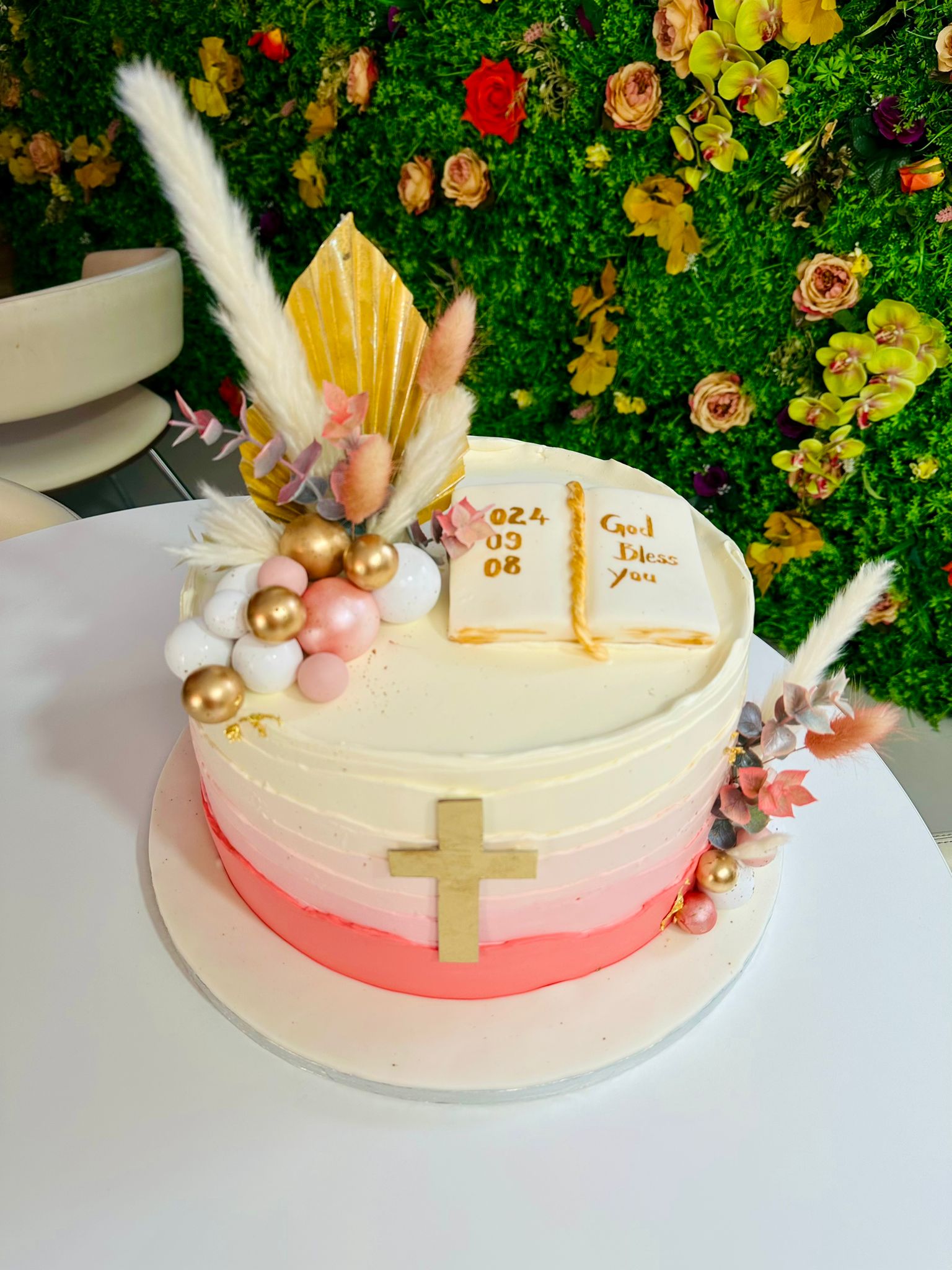 cake image of 8" / 6" (£85)