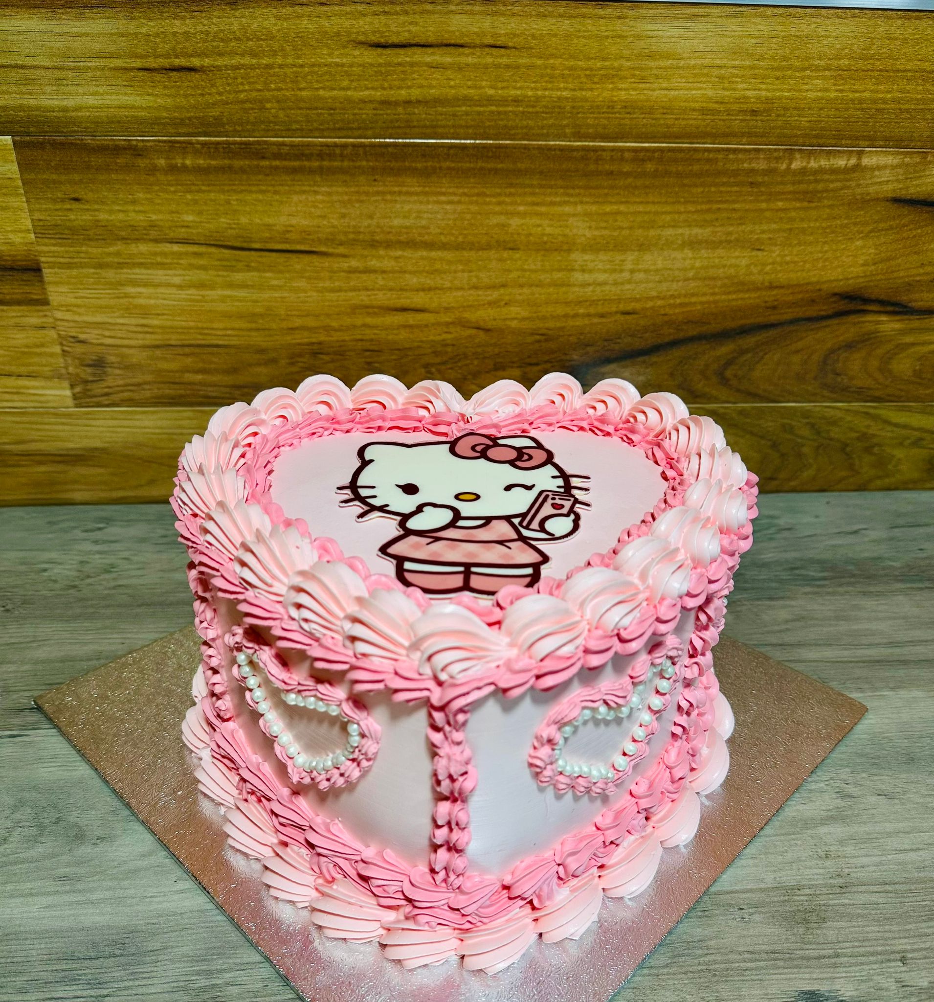cake image of 6" / 4" (£45)