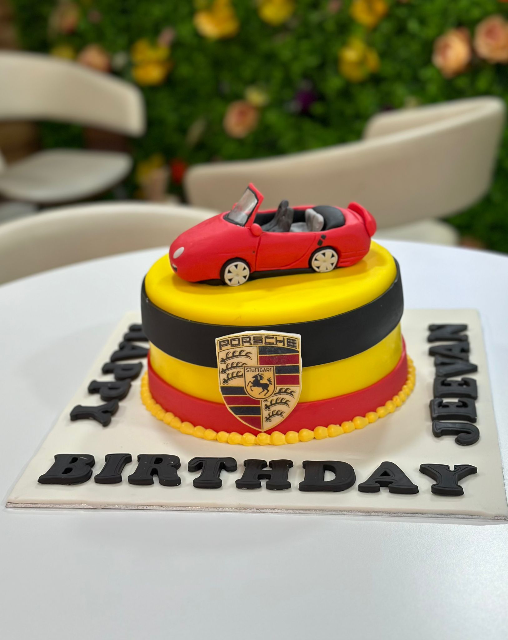 cake image of 8" / 4" Fondant - £85
