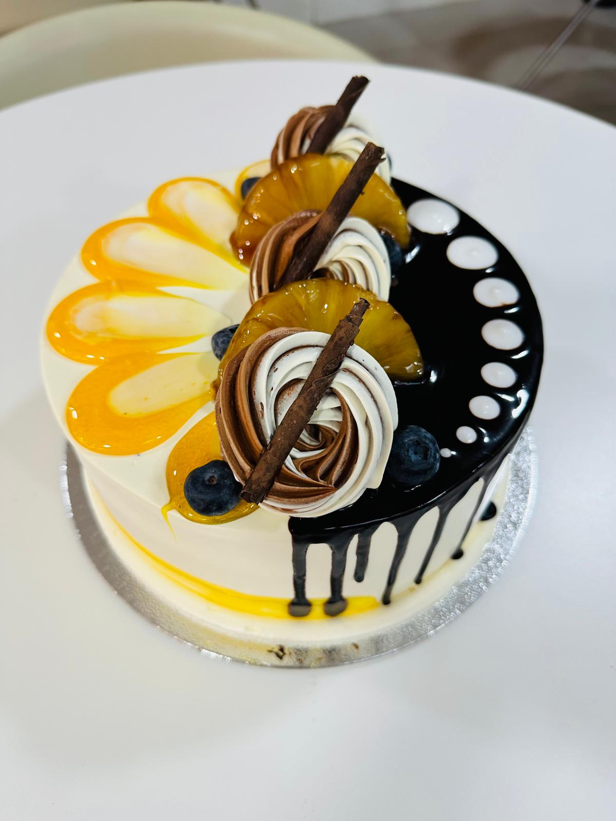 cake image of 8" / 4" (£40)
