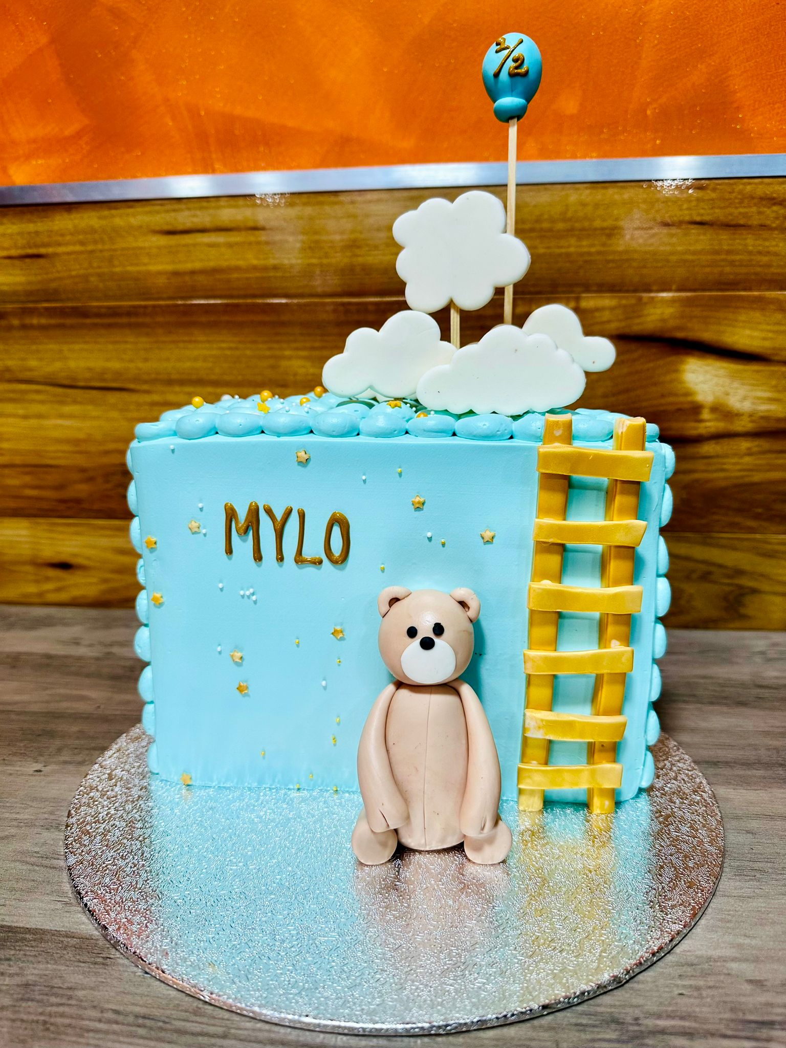 cake image of 8" / 5" (£55)