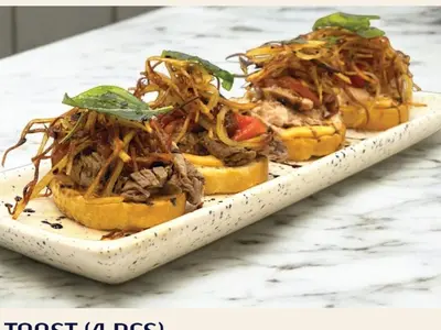 CHICKEN ON TOAST 04 PCS