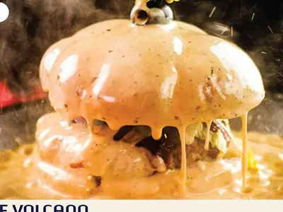 CHEESE VOLCANO Burger