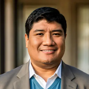 Oscar Tovar Headshot