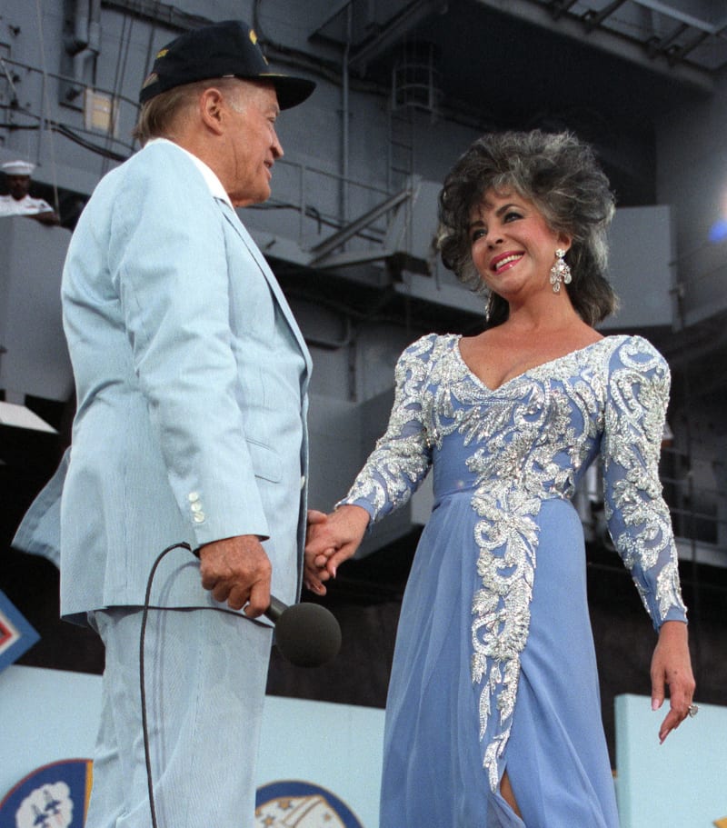 Elizabeth Taylor: fortuna forjada en el brillo de Hollywood y la visión empresarial. Con licencia CC BY-SA 3.0, vía Wikimedia Commons.