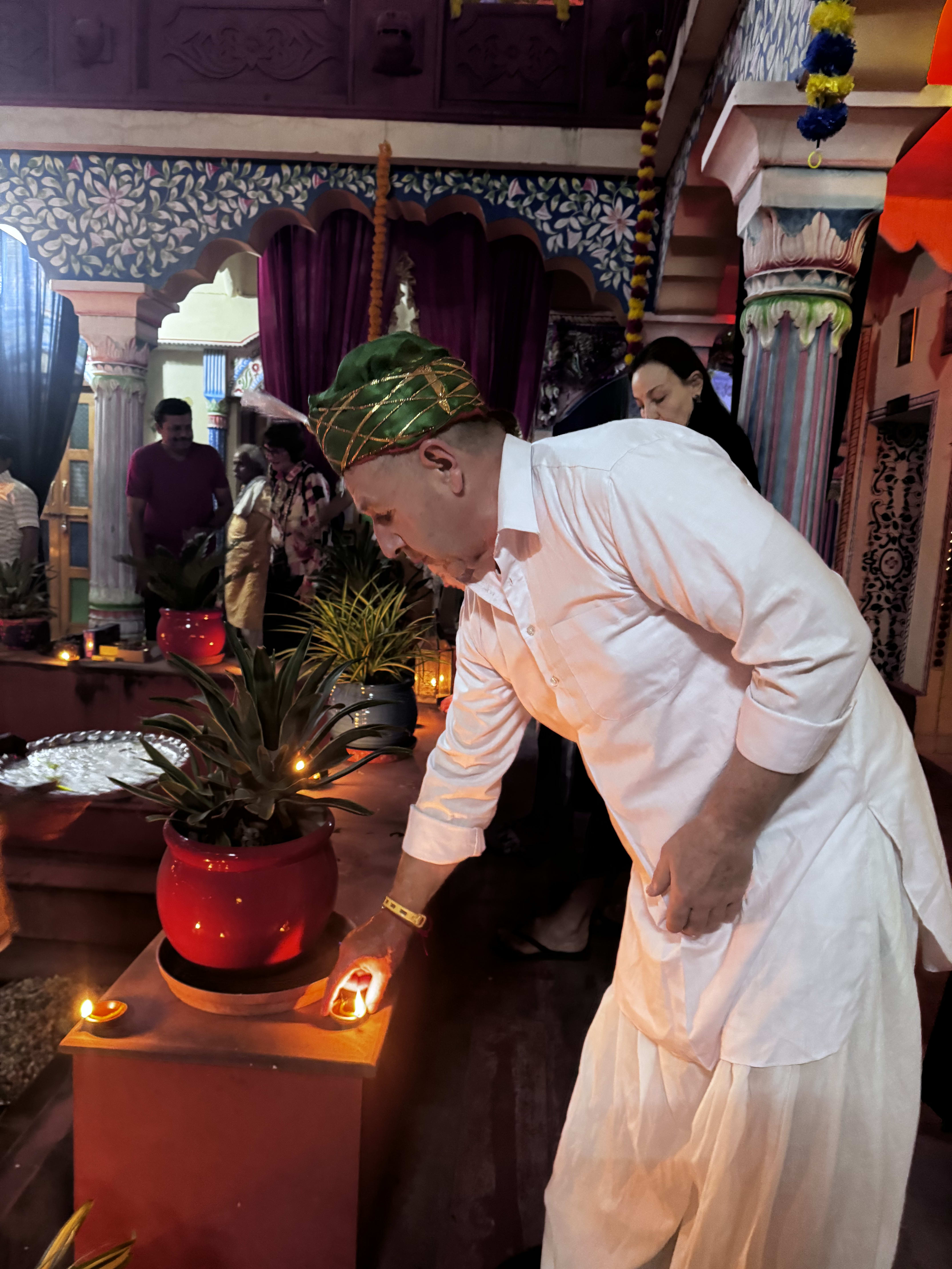 Lamps and offerings being arranged for an arti ceremony