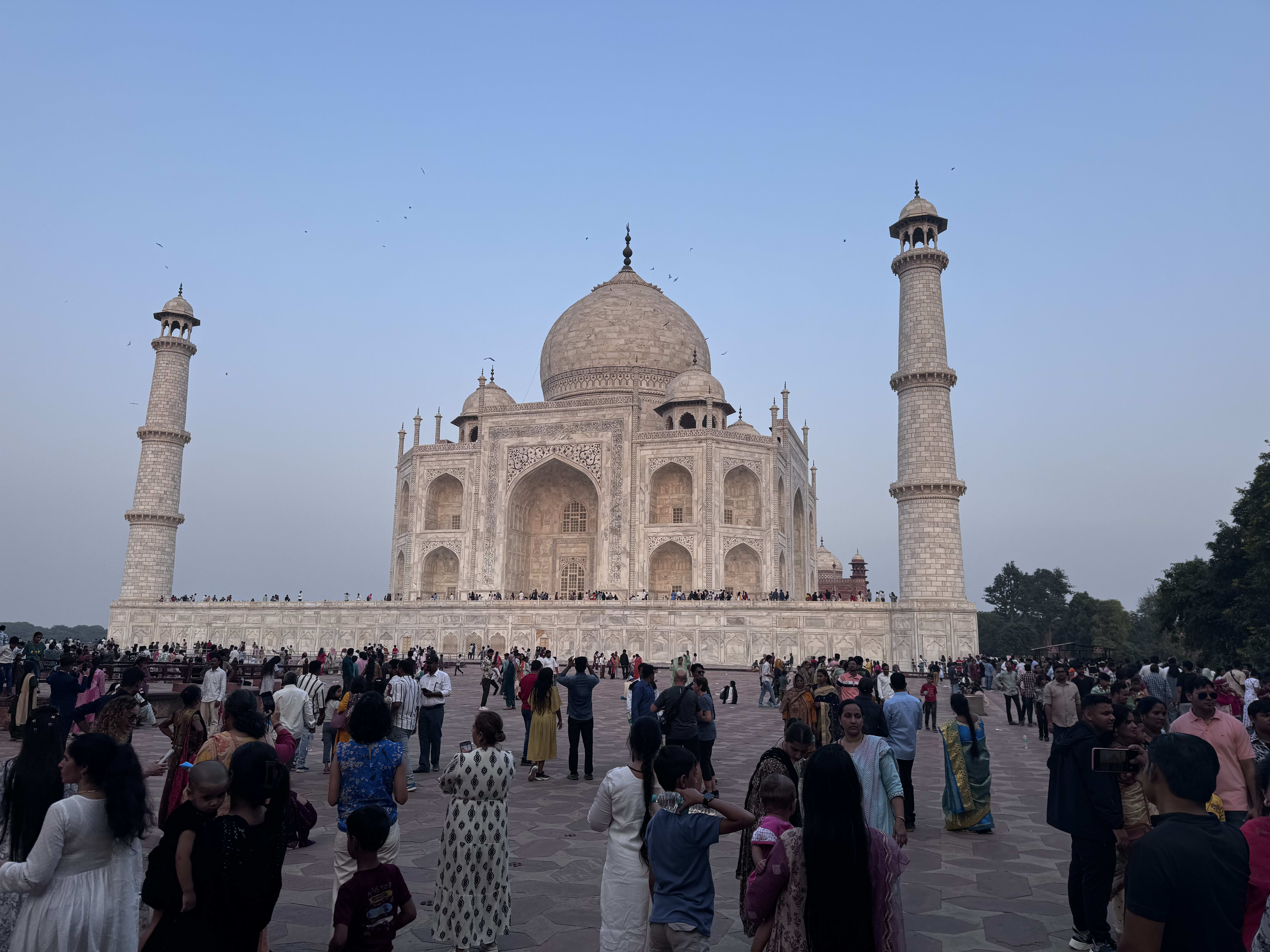Crowds in front of the Taj Mahal
