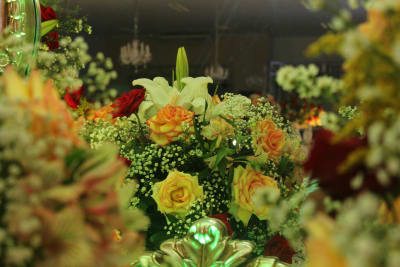 Premium luxury hotel lobby floral arrangement Noida