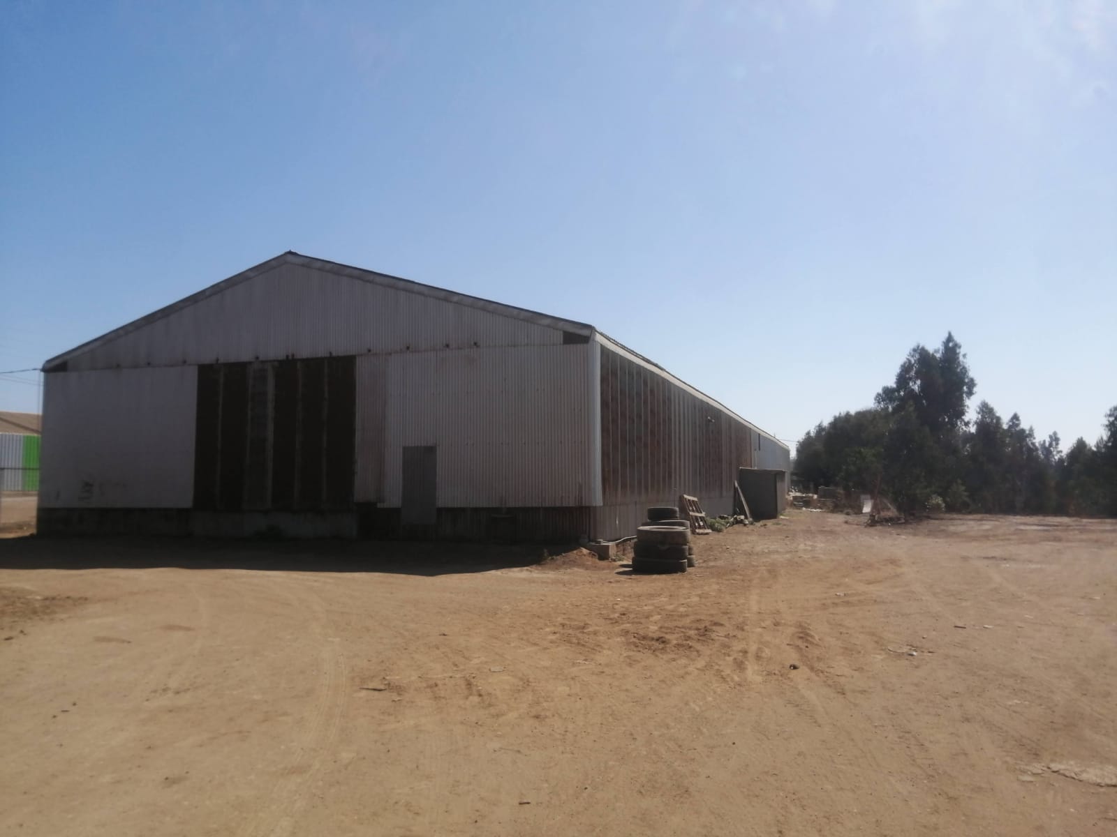 Imagen n°2 de la propiedad TERRENO CON  GALPONES